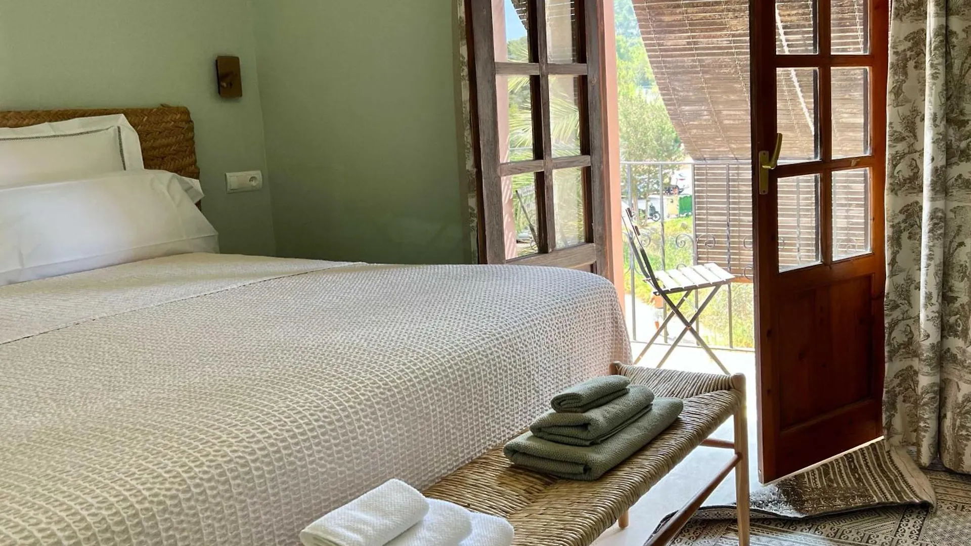 Bed and Breakfast Gare Du Nord Sant Joan De Labritja